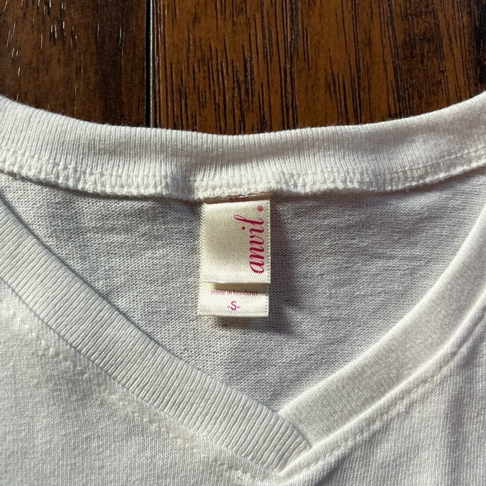 Casual T-Shirt - New Without Tags - Picture 3 of 3